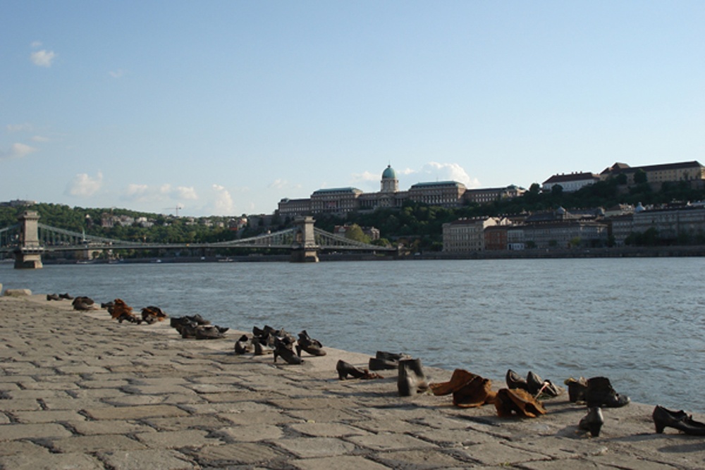 Memorial das vítimas atiradas no Danúbio Budapeste
