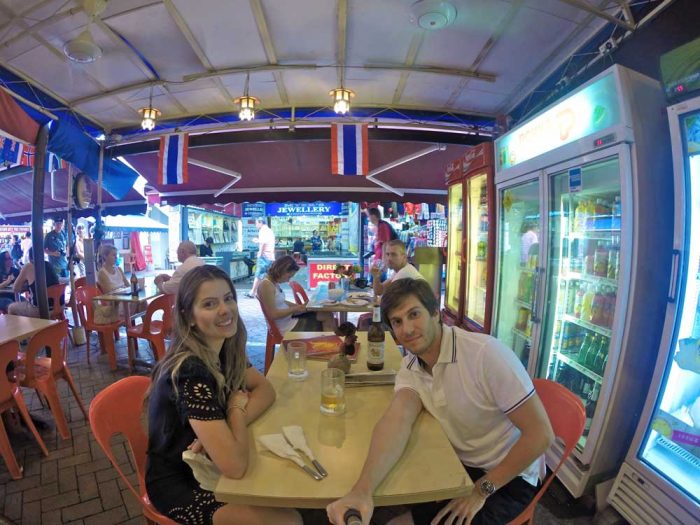 Comendo comida tailândesa em Chinatown! 
