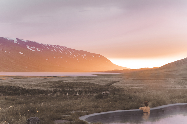 Sol da meia noite na Islândia 